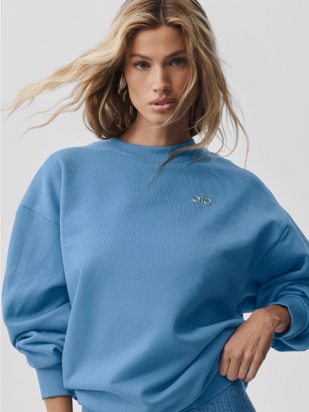 ALO Yoga Accolade Crewneck Pullover- California Blue